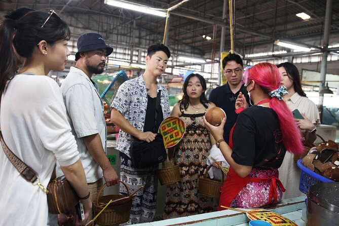 Sompong Thai Cooking School - Starting at the Bangkok market