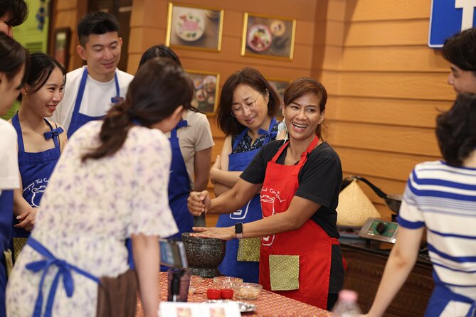 Sompong Thai Cooking School - Cooking three main dishes and a dessert