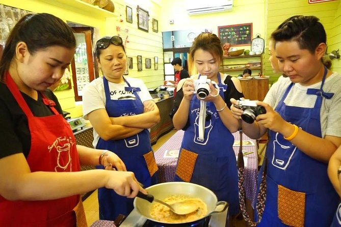 Sompong Thai Cooking School: Hands-On Culinary Experience - Cooking at your own station