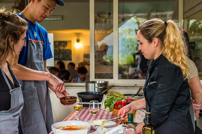 Sorrento: Hands-On Pasta, Tiramisu & Limoncello Fun Class - Caprese salad and the value of simple ingredients