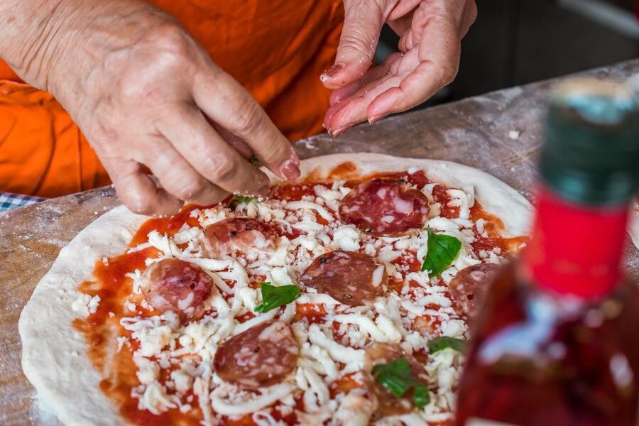 Sorrento: Pizza Making Class - Starting with mozzarella and olive oil