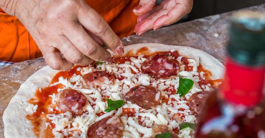 Sorrento: Pizza Making Class - Luigi’s practical pizza lesson