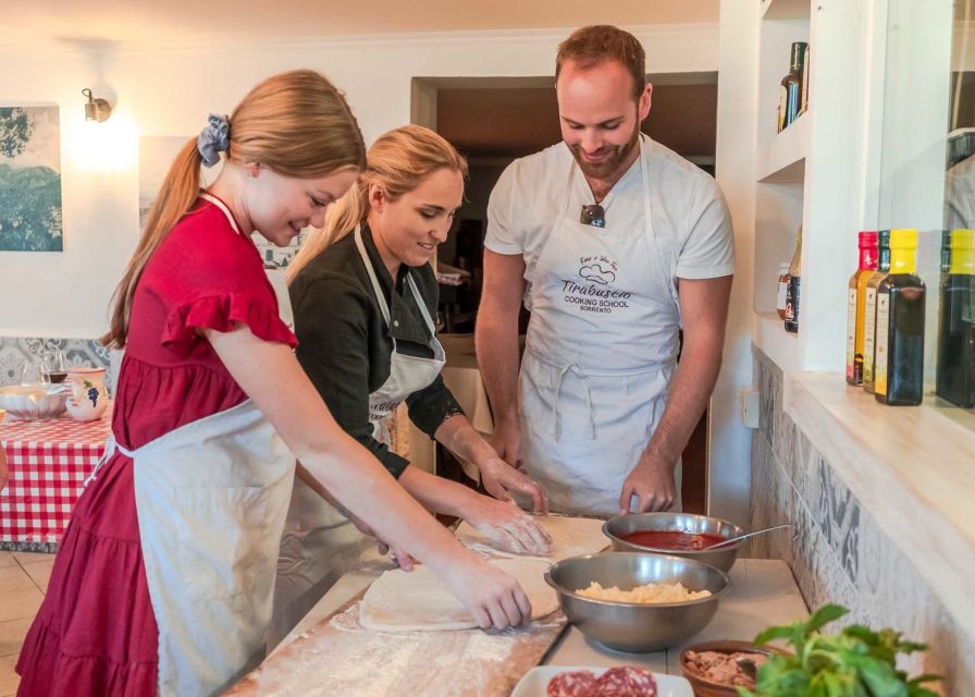 Sorrento: Pizza Making Course - A Sorrento pizza class with a local feel