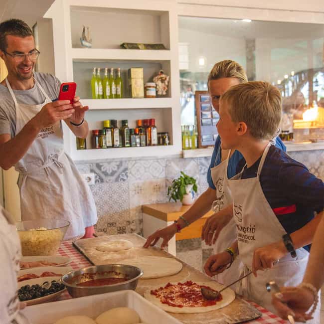 Sorrento: Pizza Making Course - Tasting Italian pizza and regional extras