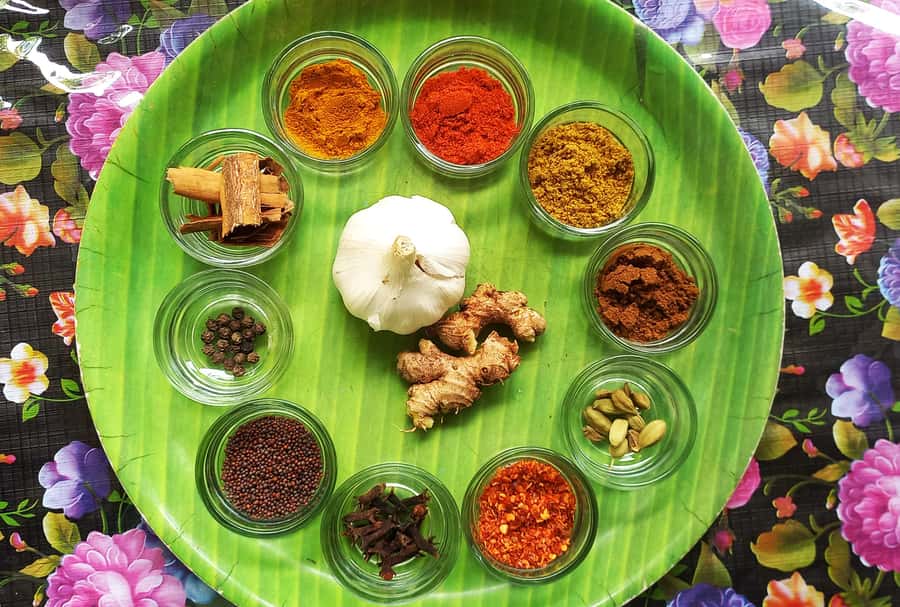 Sri Lankan Cookery with Nilu - Learning the spices before cooking