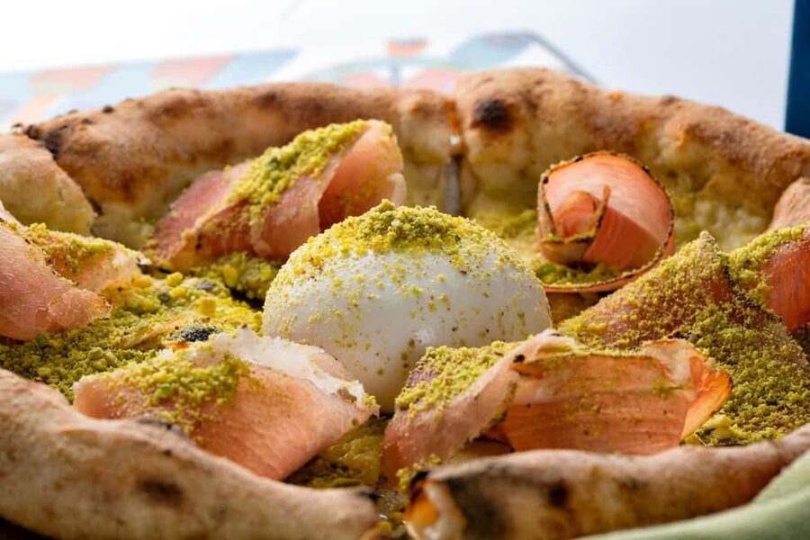 Taormina Pizza making class - The food served around your pizza