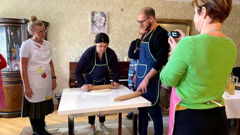 Tbilisi: Cooking Class with a Local Family - What the guide adds to the home visit