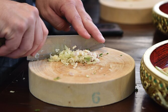 Thai Cooking Class with Market Tour in Sathon Bangkok - Getting to the school from central Bangkok