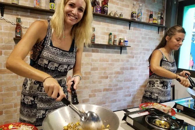 Tingly Thai Cooking Class with Morning Market Tour - Who should book this class?