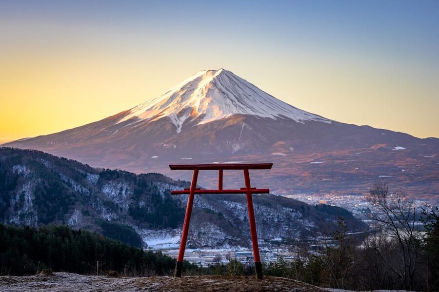 Tokyo: Mount Fuji and Hakone Full Day Tour with Ramen Making - Arakura Fuji Sengen Shrine and the 398-step climb