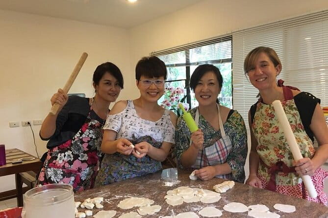 Tokyo: Night Cooking Class: 5 Home-Cooked Japanese Dishes - What the Guides Add to the Evening