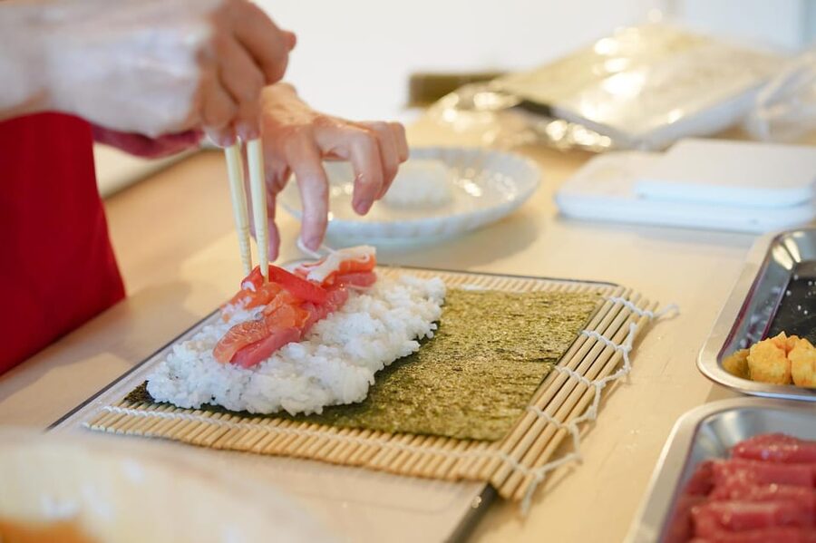 Tokyo: Sushi Cooking Class with Sake Tasting - Timing, meeting point, and practical planning