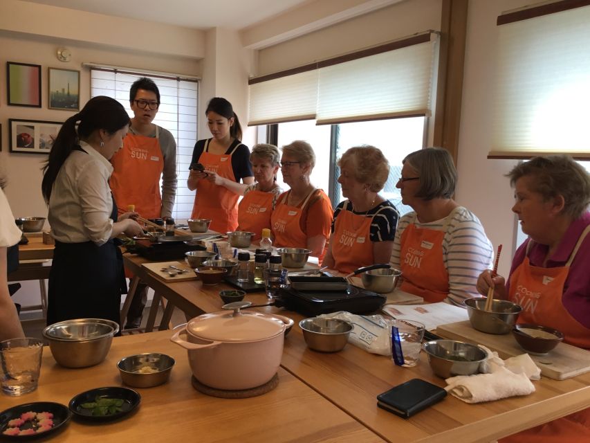 Tokyo: Sushi Making Class - Making four kinds of sushi by hand