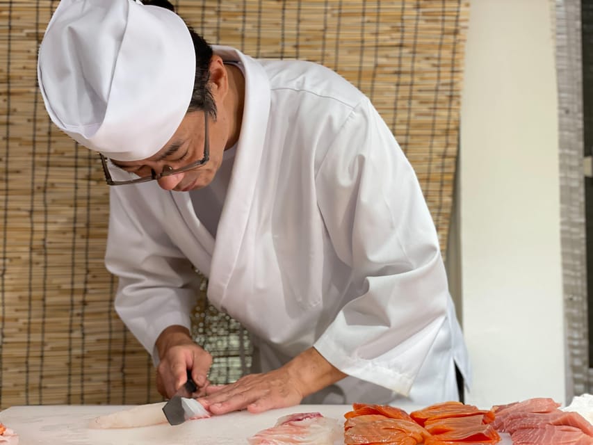 Tokyo: Tsukiji Fish Market Sushi Making Class with Pro Chef - Rolling one maki sushi