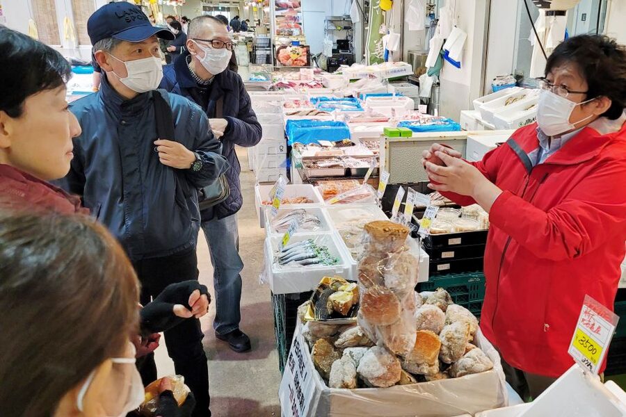 Tokyo: Tsukiji Market Guided Tour & Sushi-Making Experience - Timing, clothing, and practical details