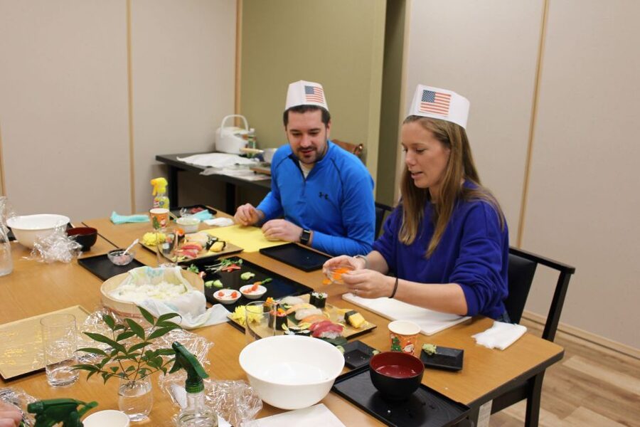 Tokyo: Tsukiji Market Guided Tour & Sushi-Making Experience - Taking public transport to the sushi kitchen