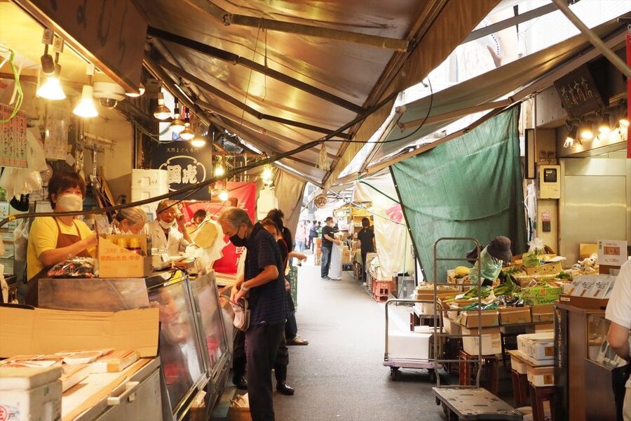 Tokyo: Tsukiji Market Guided Tour & Sushi-Making Experience - Eating what you prepare