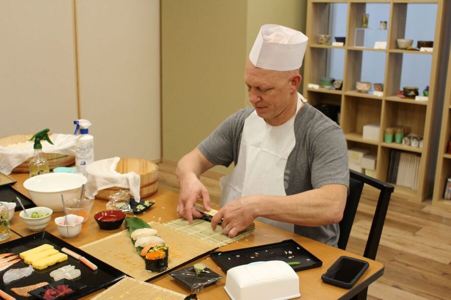 Tokyo: Tsukiji Market Guided Tour & Sushi-Making Experience - Is $177 a fair price?