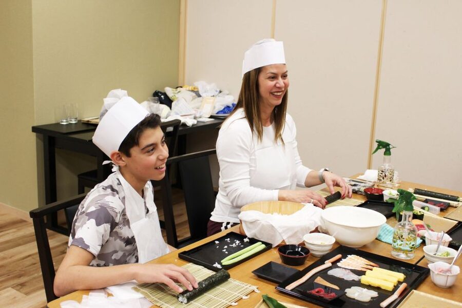 Tokyo: Tsukiji Market Guided Tour & Sushi-Making Experience - Who will enjoy this experience most?