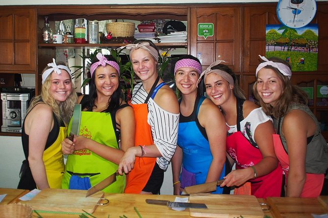 Tomyumthai Cooking Class in Chiang Mai - Cooking one course at a time keeps you involved