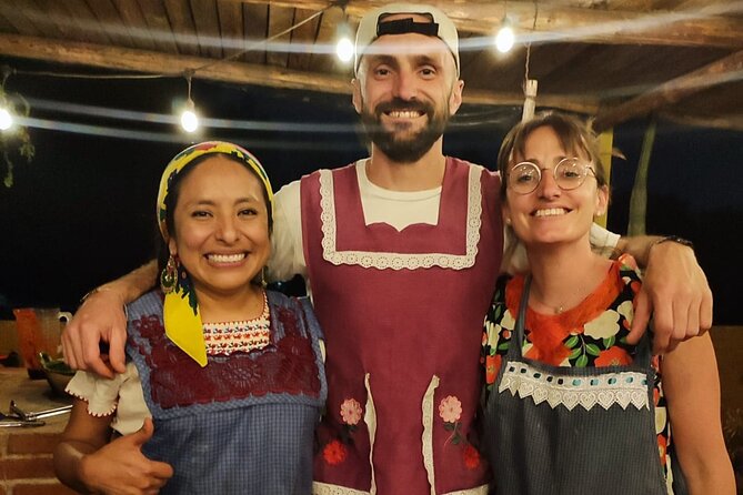 Traditional Oaxaqueña Cooking with Grandma's Recipes - Cooking salsas the Oaxacan way