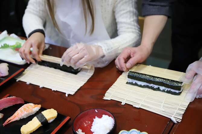 Tsukiji Fish Market Guided Tour and Sushi Making with Pro Chef - What this Tsukiji experience is really like