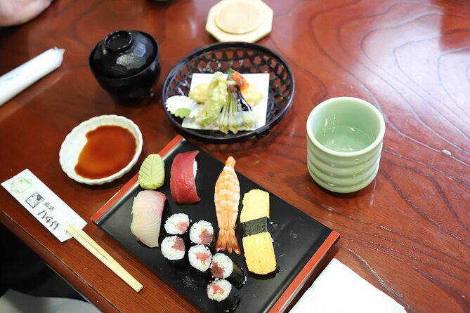 Tsukiji Fish Market Guided Tour and Sushi Making with Pro Chef - The sushi lesson in a traditional building