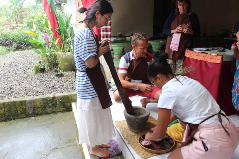 Ubud: Balinese Cooking Class and Market Tour - What cooking nine dishes really means