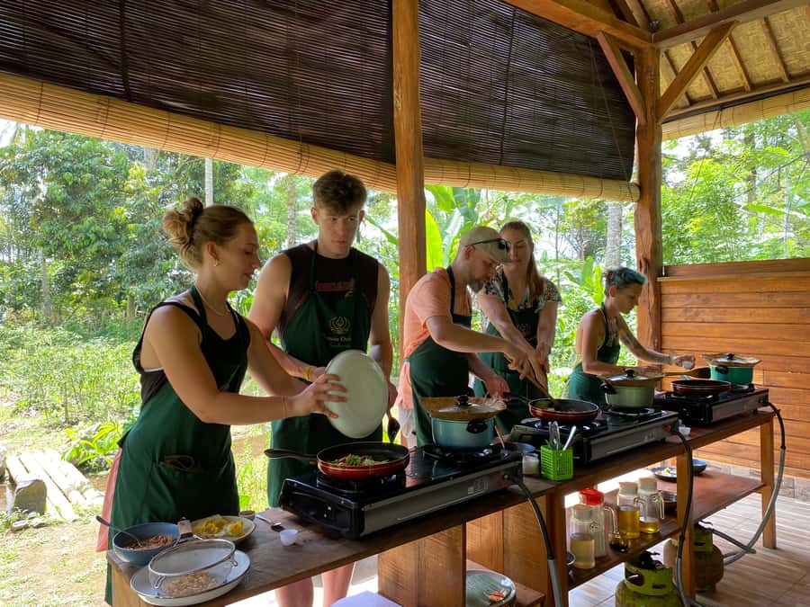 Ubud: Balinese Cooking Class at an Organic Farm - Learn from warm, practical instructors