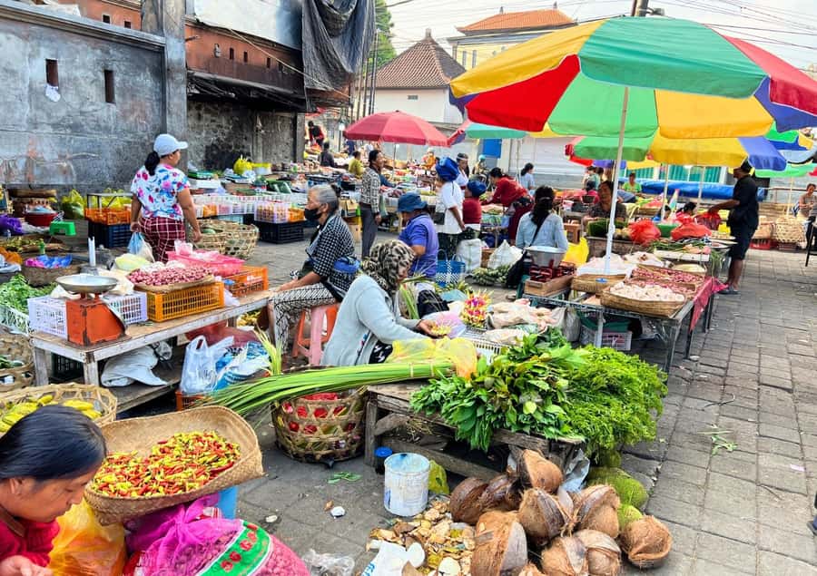 Ubud: Balinese Cooking Class at an Organic Farm - Eat as you cook, then take the recipes home
