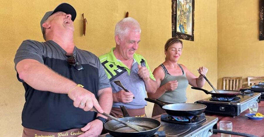 Ubud: Balinese Cooking Class with Hotel Transfers - Starting with a Balinese market in Ubud