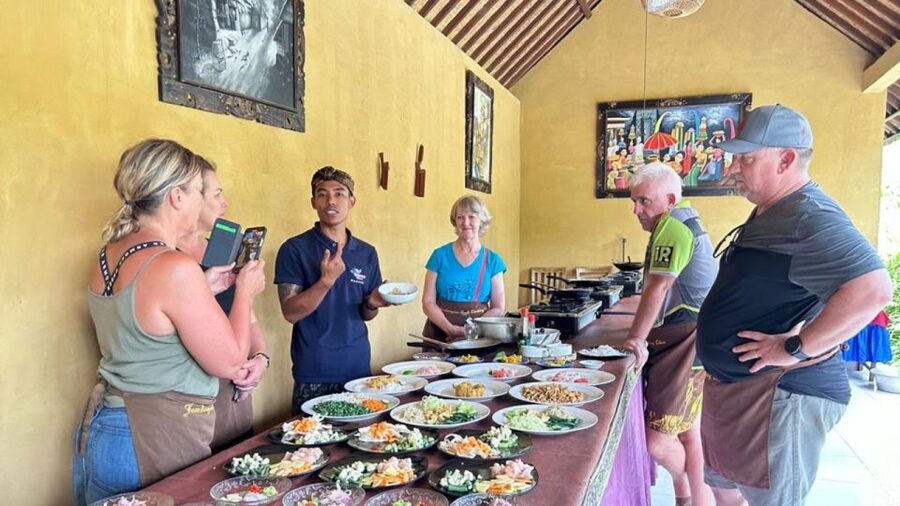 Ubud: Balinese Cooking Class with Hotel Transfers - Seeing rice farming before lunch