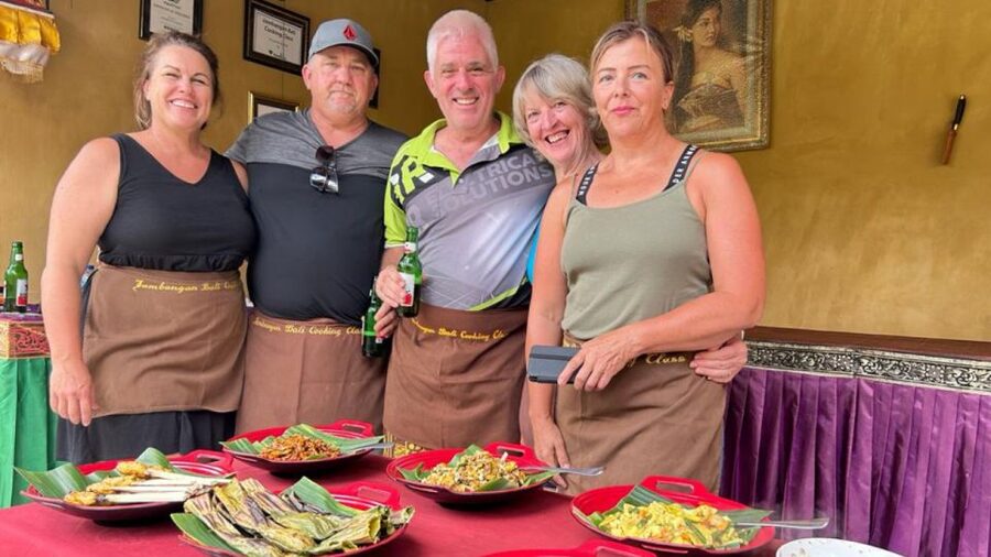 Ubud: Balinese Cooking Class with Hotel Transfers - Entering a local family home in Ubud