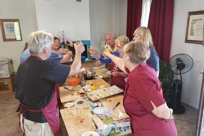 Umbria Traditional Cooking Class in Assisi countryside - A country kitchen ten minutes from Assisi