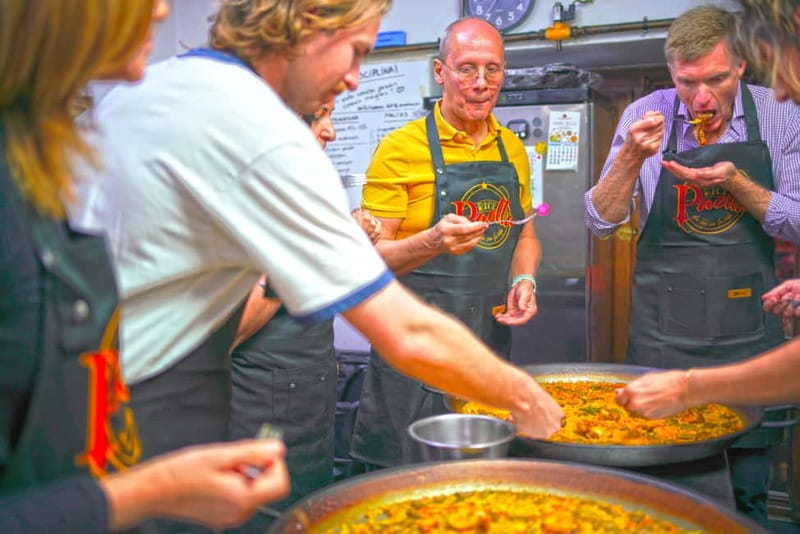 Valencia: Traditional Paella Cooking Class and Dinner - The Welcome: Market Produce and Valencian Snacks