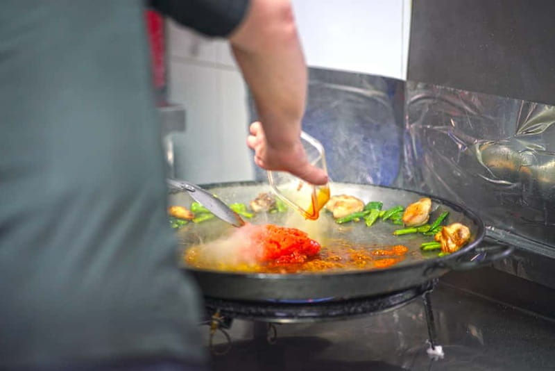 Valencia: Traditional Paella Cooking Class and Dinner - Timing, Group Size, and Meeting Point