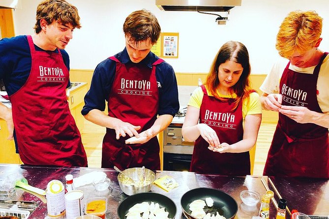 Vegan/Vegetarian Ramen and Gyoza by Bentoya cooking - The supermarket stop makes the class more useful