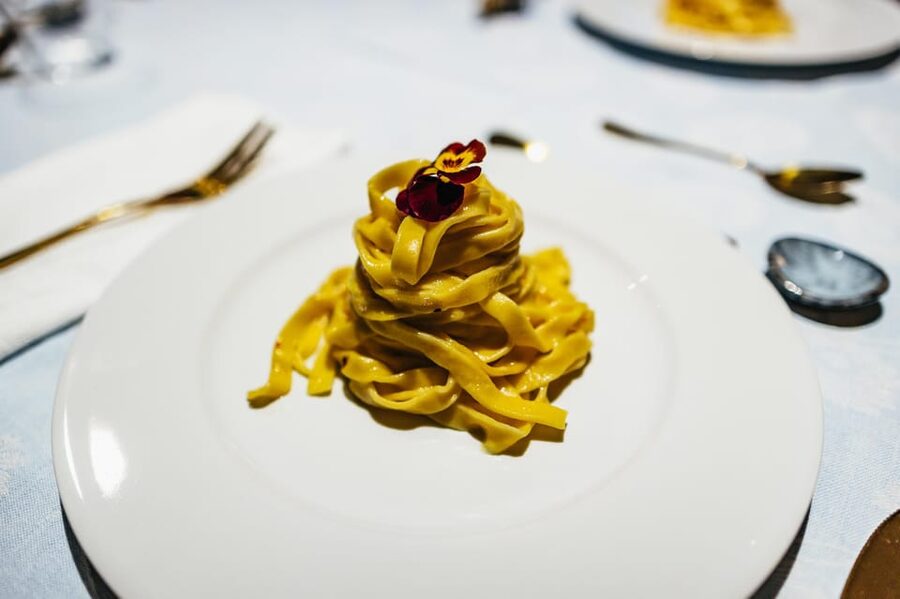 Venice: Pasta and Tiramisu Cooking Class at a Local's Home - Starting with prosecco, snacks, and Italian food stories