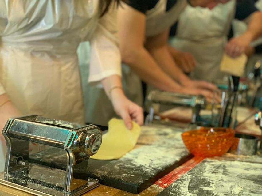 Venice: Pasta and Tiramisu Cooking Class with Wine - Key points at a glance