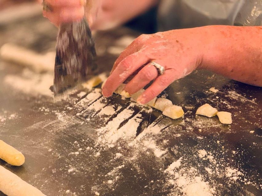 Venice: Pasta and Tiramisu Cooking Class with Wine - Rolling pasta and shaping ravioli