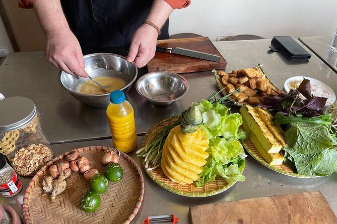Vietnamese Vegetarian Cooking Class in Hanoi - From Gia Ngư Street to the local market